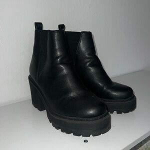 Chucky black boots